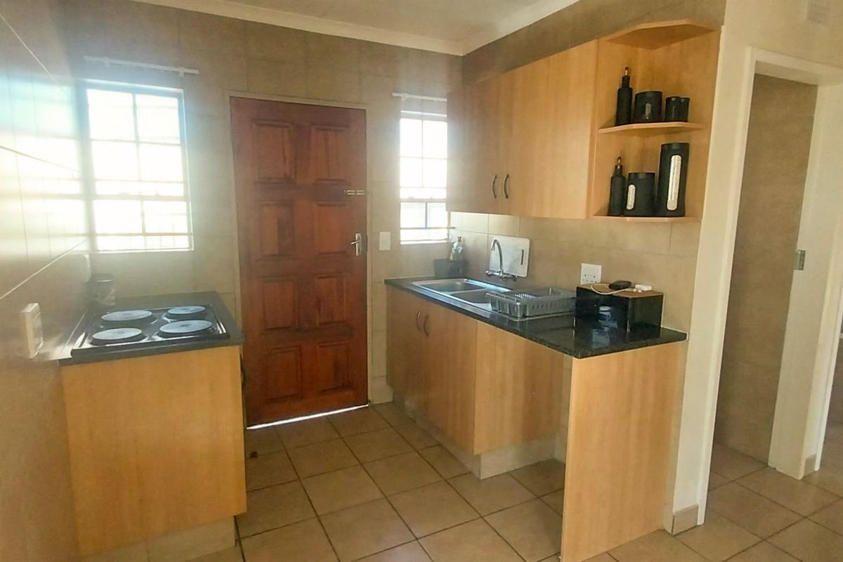 3 bedroom in Thatch hill estate - Photo 2