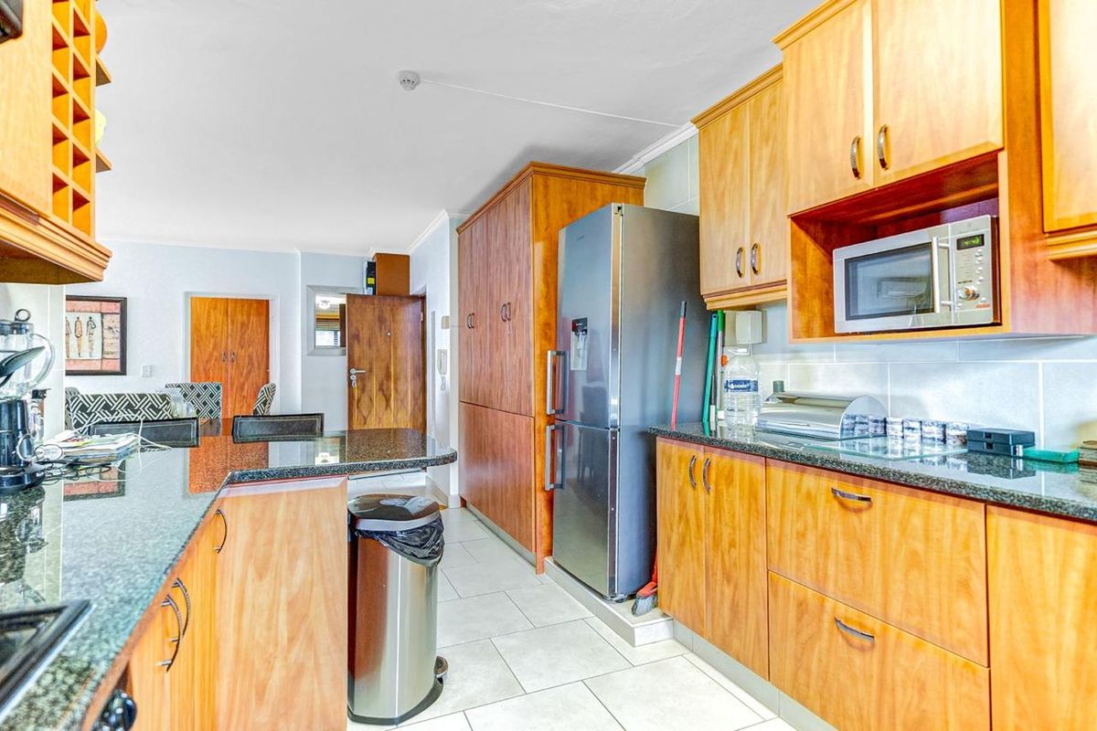 Luxuriously Furnished 3 Bedroom Apartment with Breathtaking Sea Views. - Photo 4