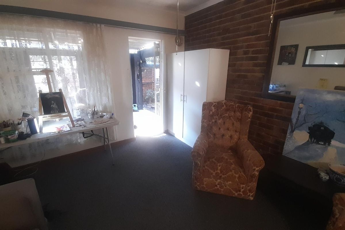 Secure & Spacious 1-Bedroom Apartment with Private Garden - Photo 5