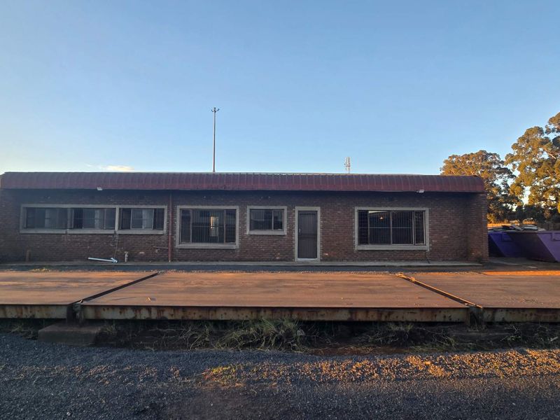 Expand Your Business Here - Workshop, Yard and Offices on 1.7HA - Photo 1