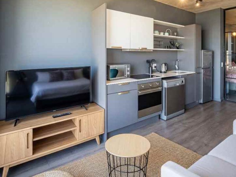 Unfurnished | Available Immediately - Photo 7