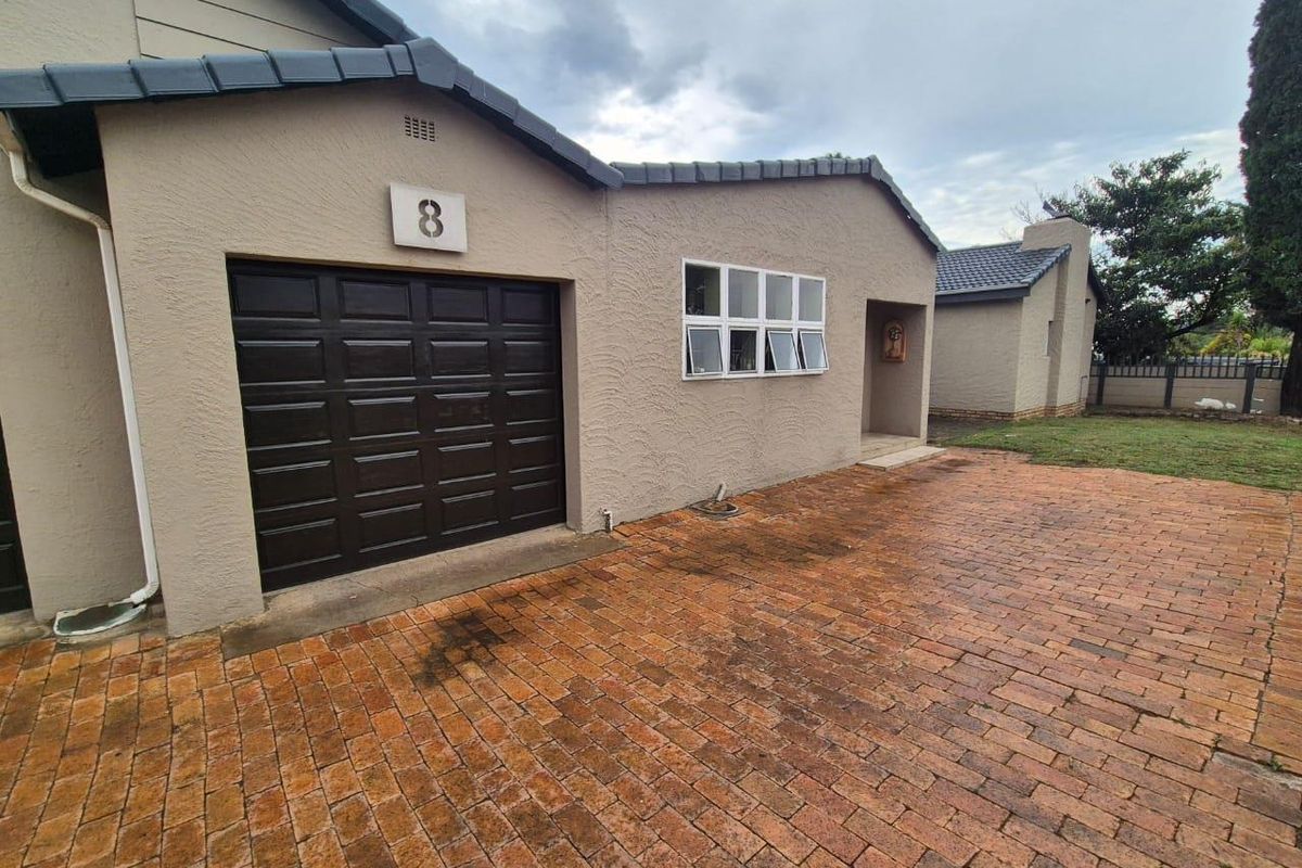 Modern 3 Bedroom Family Home in Brackendowns - Photo 3