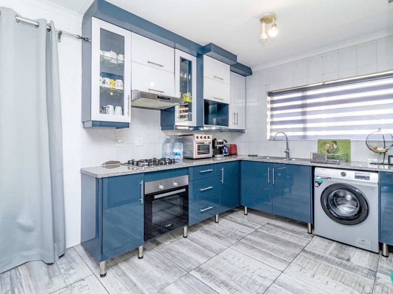Neat Two-Bedroom Apartment with Upgraded Kitchen and Two Balconies! - Photo 2