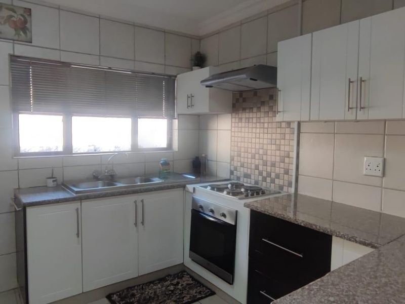 3 Bedroom House for sale in Escombe - Photo 8