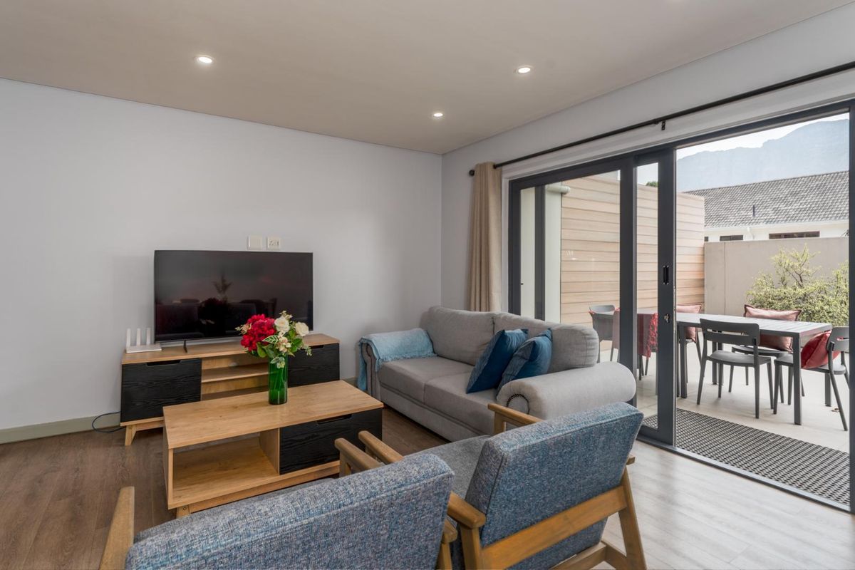 Modern Apartment With Expansive Covered Patio And Mountain View - Photo 4