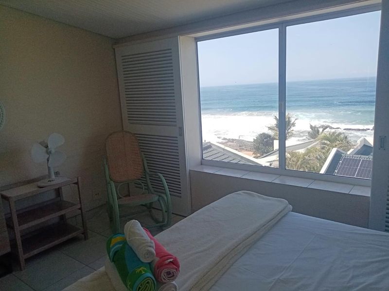 Breathtaking Sea Views and Direct Beach Access. - Photo 8
