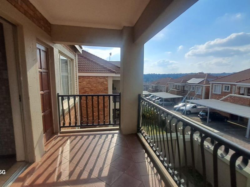 Upstairs 2 Bedroom/2 Bathroom Apartment - Photo 10