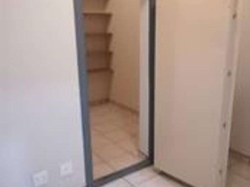 Warehouse to let - Photo 8