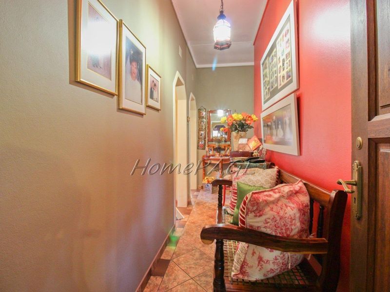 Otjiwarongo:  Beautiful and pristine 3- bedroom house with a beautiful well-kept garden and a detached 2- bedroom flat - Photo 10