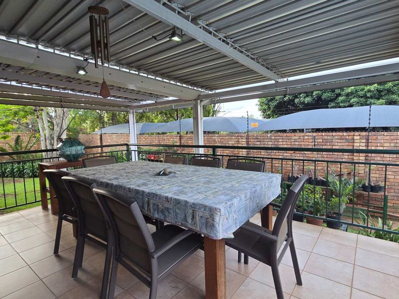 Charming and spacious 4 Bedroom Full Title House in Secure Estate in Magalieskruin - Photo 3