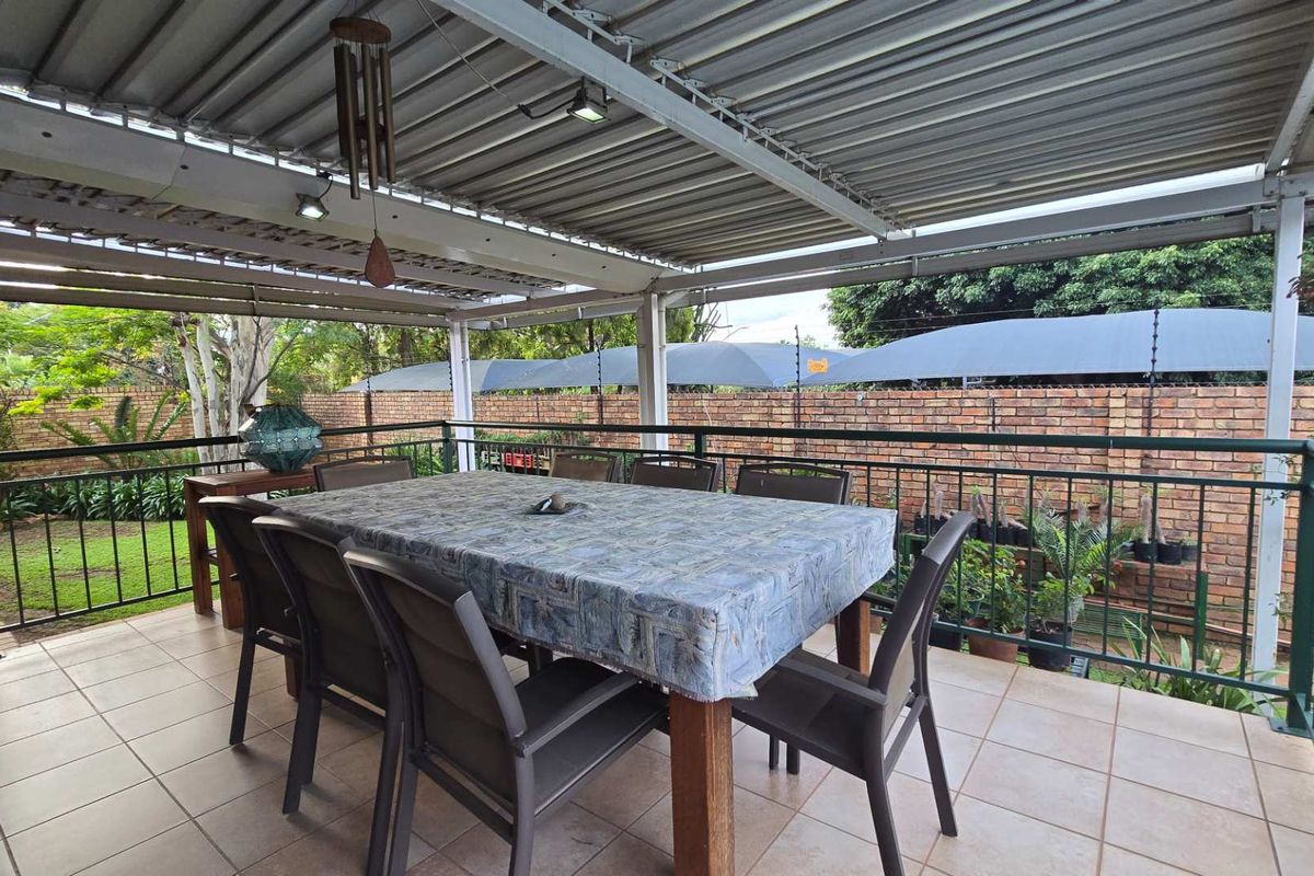 Charming and spacious 4 Bedroom Full Title House in Secure Estate in Magalieskruin - Photo 3