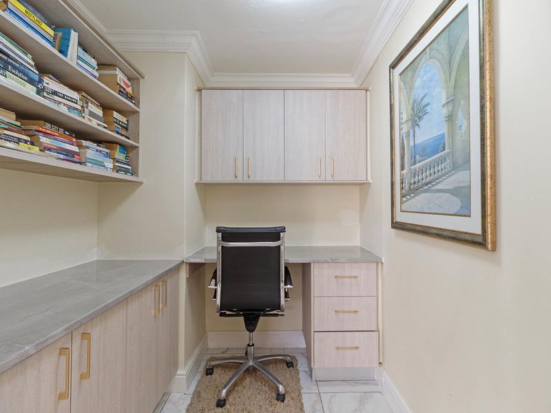 SPACIOUS, PRIVATE, CENTRAL - Photo 8