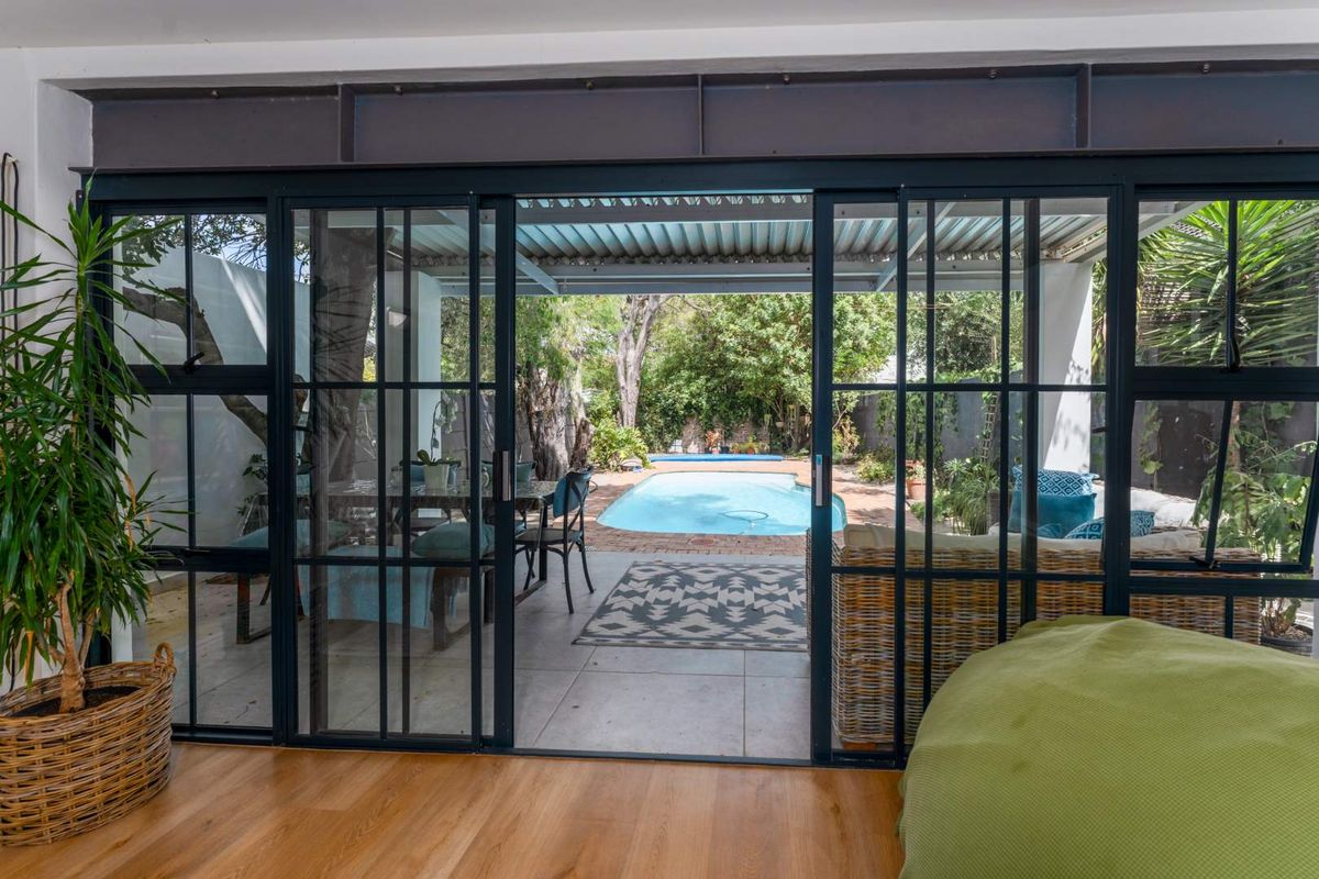 Brand new listing in ever popular Timour Hall - Photo 5