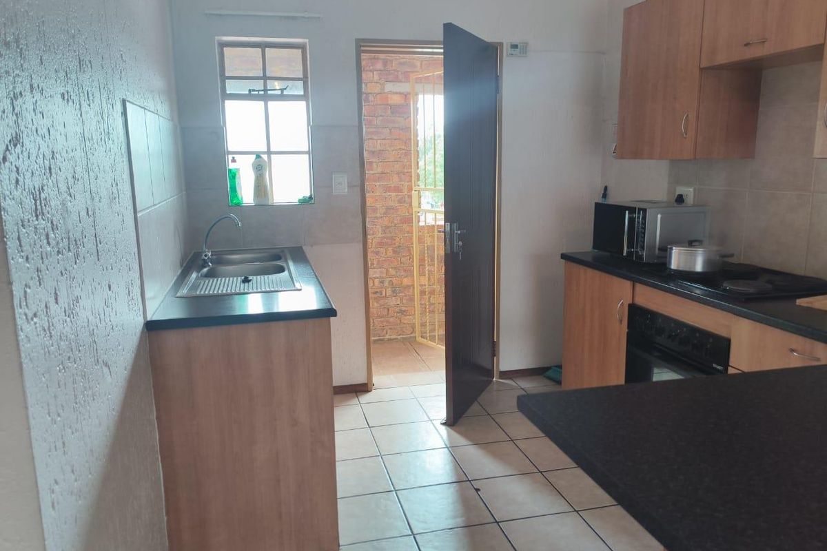 2 bedroom unit, 2 nd floor + security guard - Photo 3