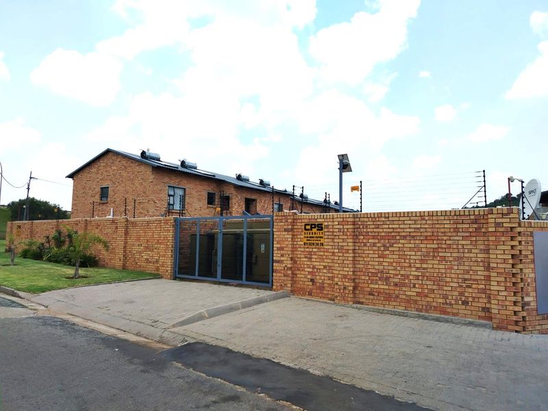 Cozy Living at Castle Gate - Photo 2