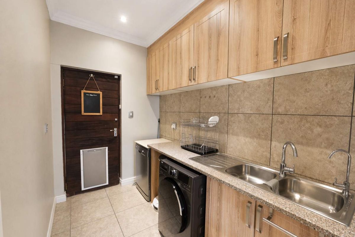 Modern 4-Bedroom Family Home in Prestigious Wild Olive Estate - Photo 3