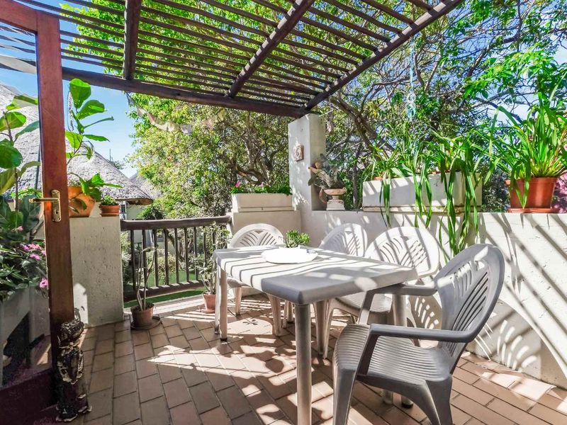 TOP FLOOR APARTMENT, BOASTING LOADS OF NAURAL LIGHT, HIGH CEILINGS AND IN A FANTASTIC LOCATION - Photo 5