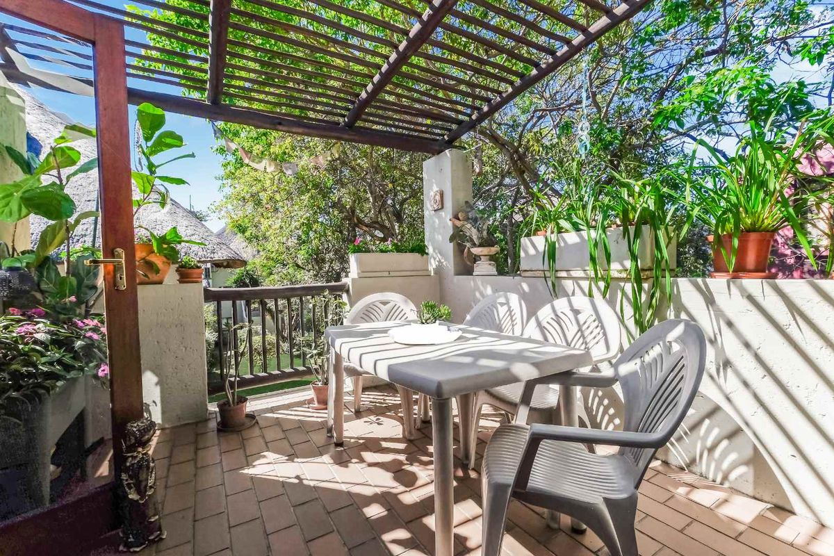 TOP FLOOR APARTMENT, BOASTING LOADS OF NAURAL LIGHT, HIGH CEILINGS AND IN A FANTASTIC LOCATION - Photo 5