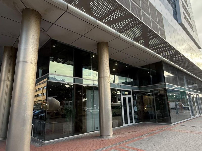 High-Exposure showroom space to let in Foreshore - Photo 5