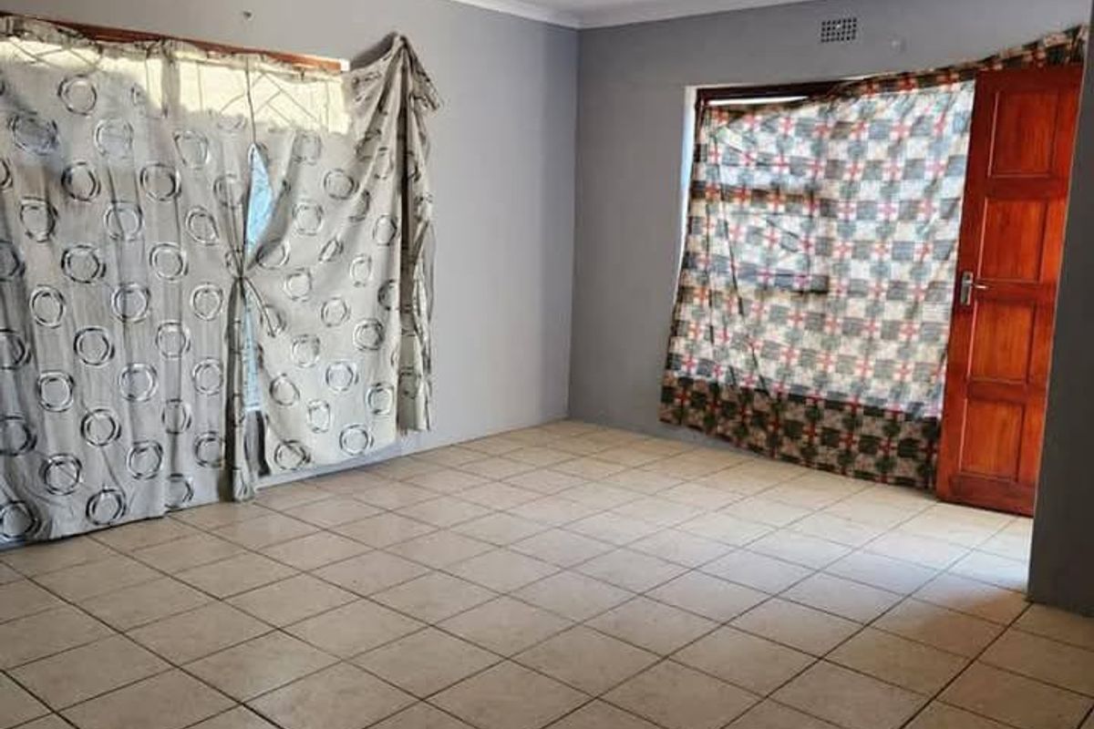 Charming 3-Bedroom House for Rent in Harare - Photo 2