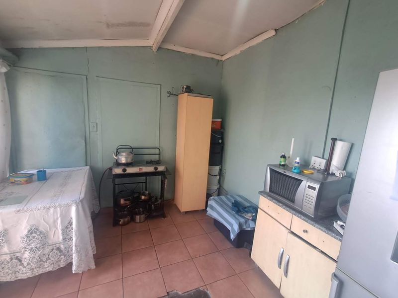 9 Bedroom Family House In Ntsonalanga - Photo 3