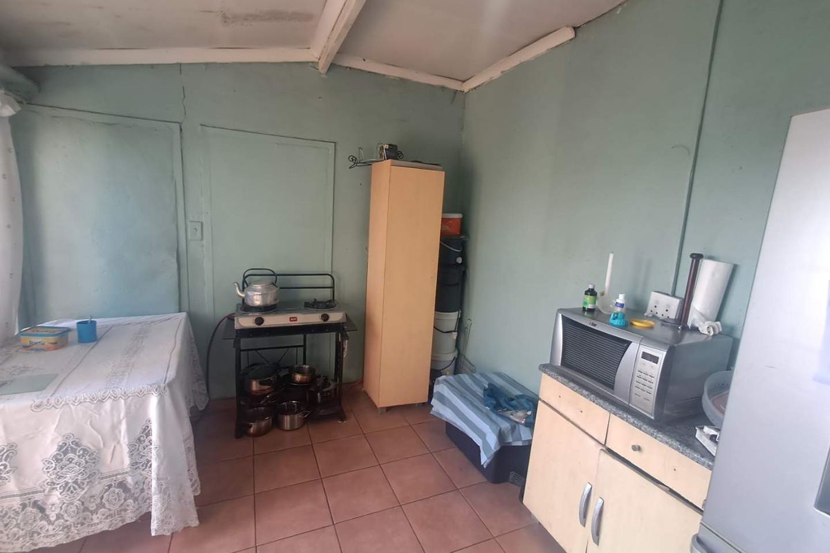 9 Bedroom Family House In Ntsonalanga - Photo 3