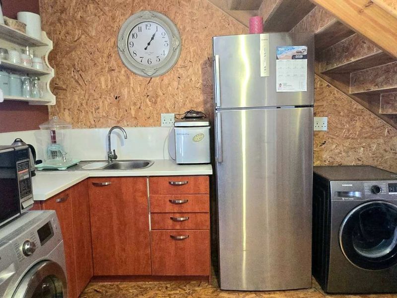 Dual living coastal home in Kleinbaai with sea, harbour and mountain views! - Photo 5