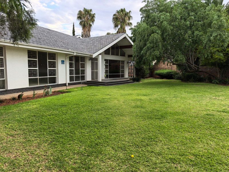 Spacious family home - Photo 2