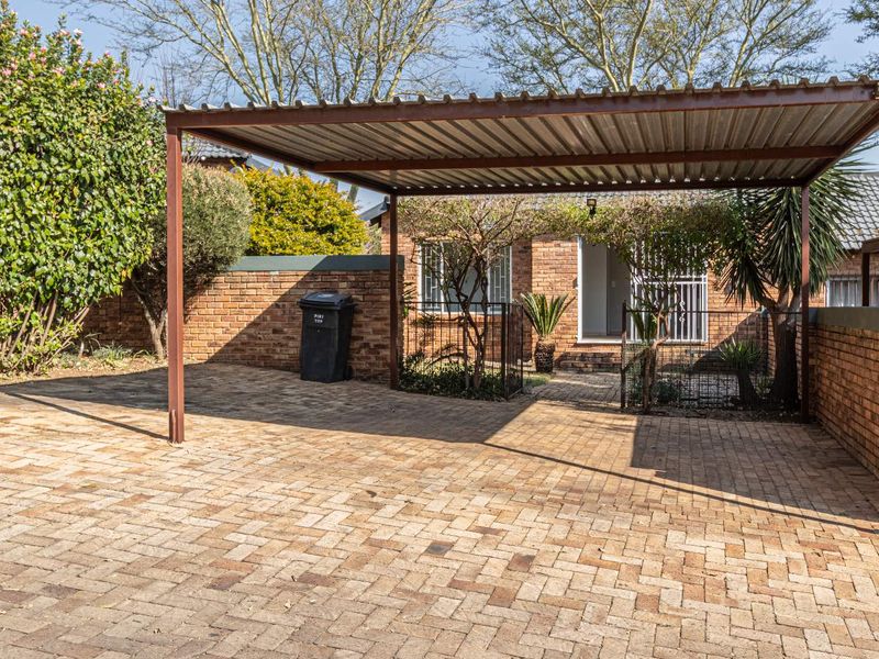 Freestanding 2 bed 1 bath unit neatly tiled and painted. Close to Curro Wilgeheuwel. - Photo 2