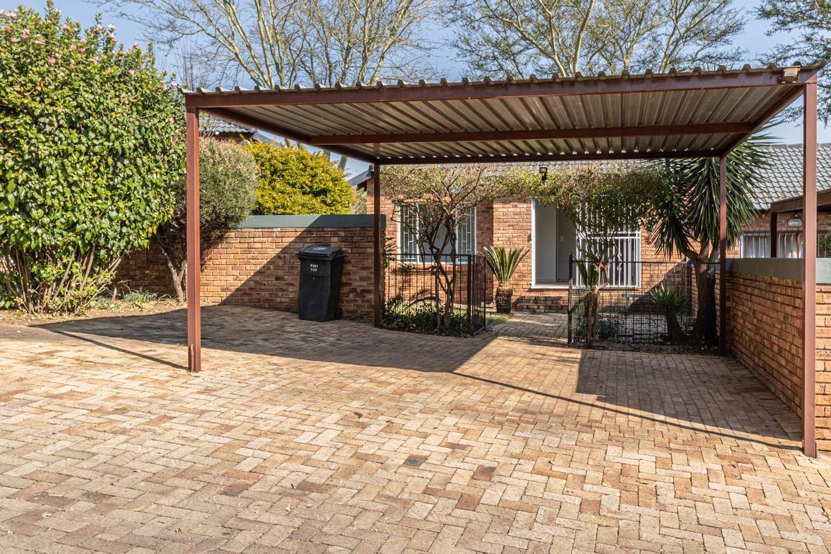 Freestanding 2 bed 1 bath unit neatly tiled and painted. Close to Curro Wilgeheuwel. - Photo 2