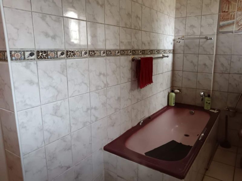 Spacious Living & Entertaining in The Orchards! - Photo 10