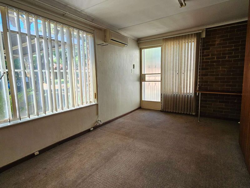 Huge House with Offices For Sale - Photo 10