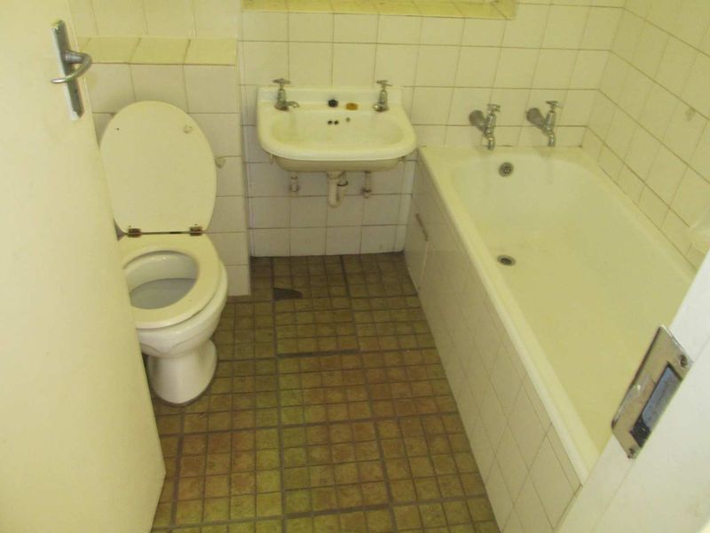BACHELOR FLAT TO RENT IN ARCADIA - Photo 9