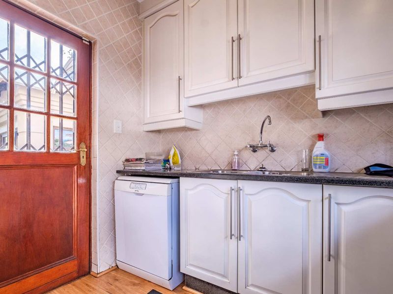 "Prime Location in Bardene: Close to Schools, Malls, and Airport - Photo 7