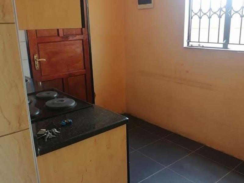 3 bedrooms house to rent in Soshanguve VV - Photo 4