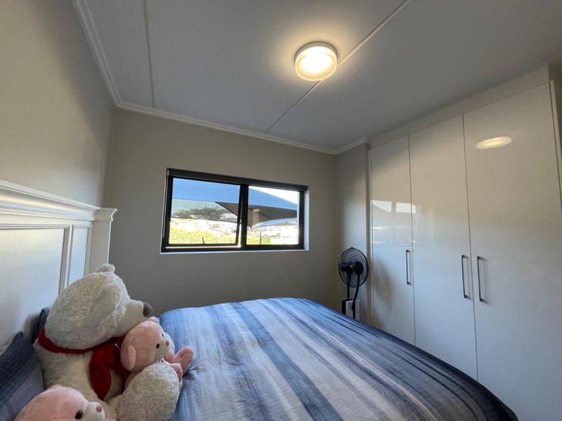 Luxurious 3-Bedroom Ground Floor Unit in Whistling Thorns - Photo 8