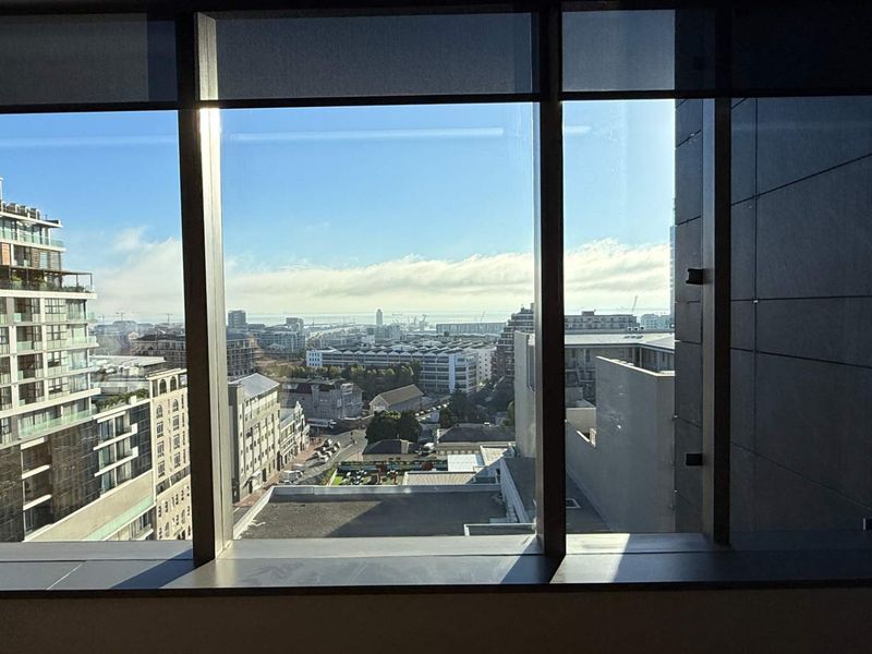 10th floor office to let in Prestigious 117 on Strand - Photo 2