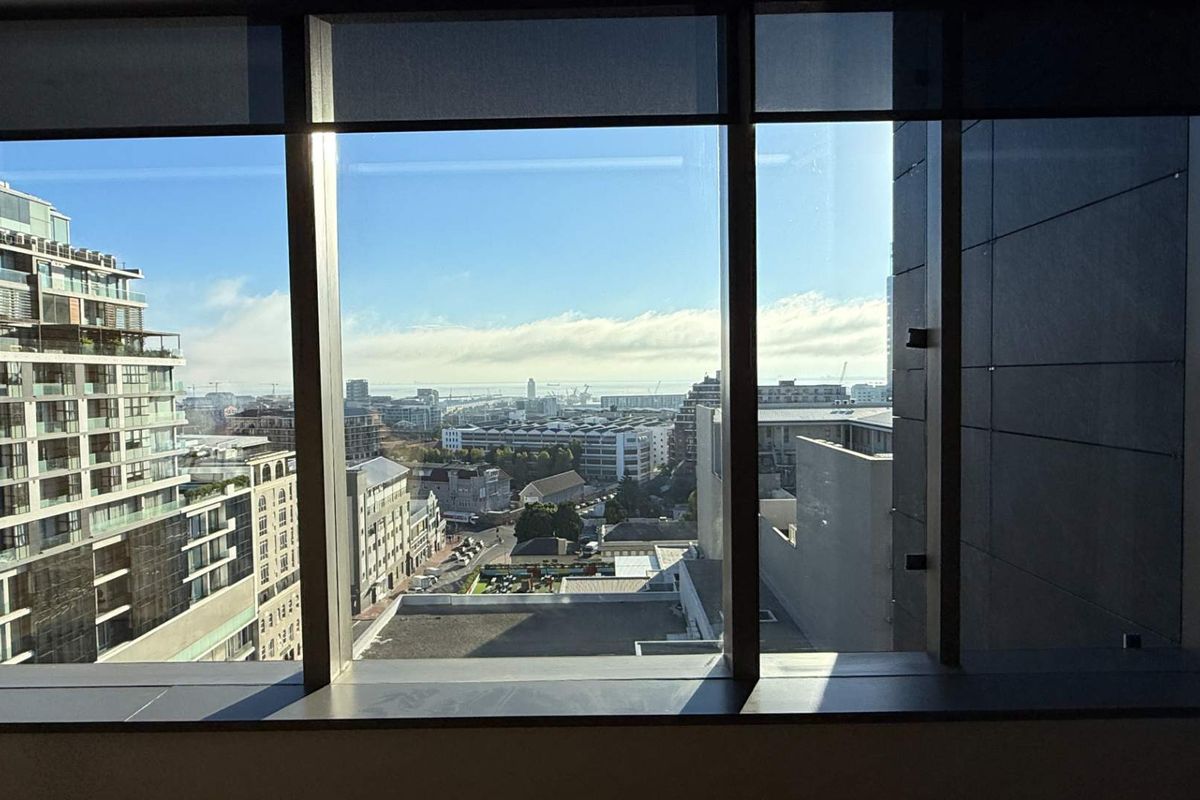 10th floor office to let in Prestigious 117 on Strand - Photo 2