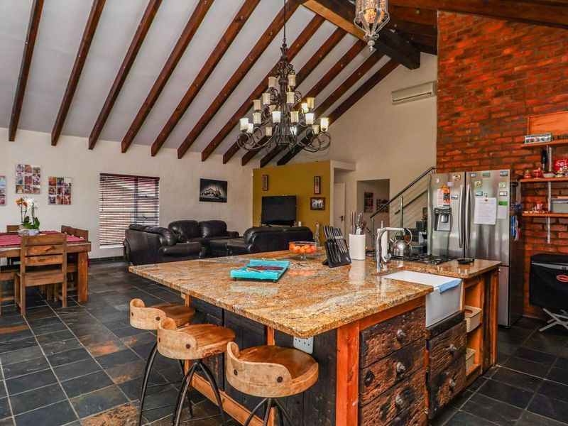 STUNNINGLY MODERN MULTI-LEVEL HOME OF DISTINCTION - Photo 5