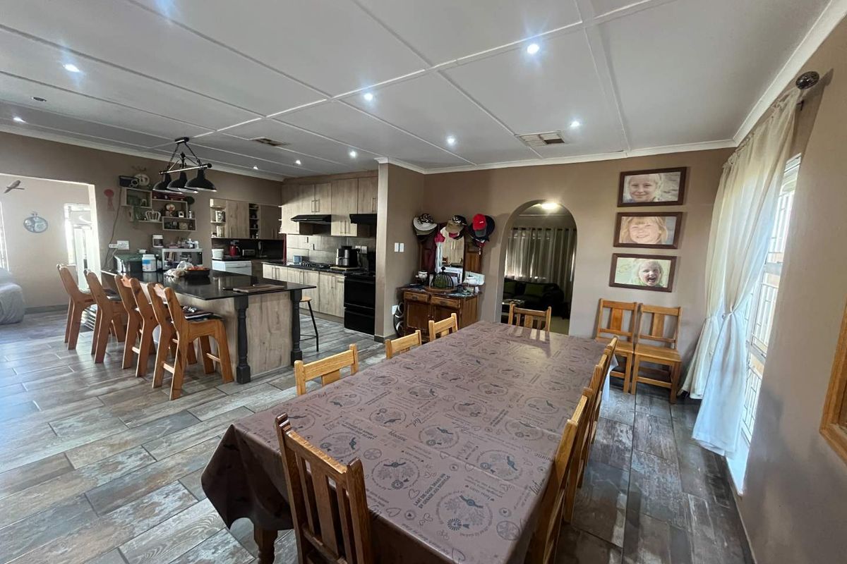 Stunning 3-Bedroom Family Home with 2-Bedroom Flat in a Prime Location - Photo 4