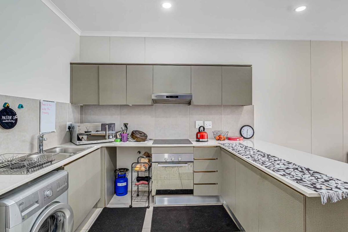 Modern Pet-Friendly Garden Apartment in Prime Greenstone Location - Photo 4