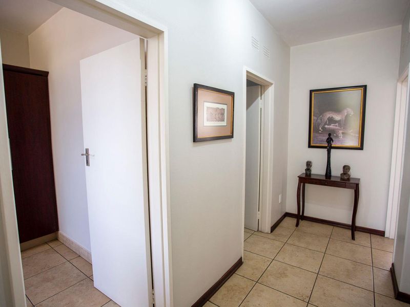 Renovated Luxurious, Airbnb-Friendly Goldmine in Sandton Central - Photo 6