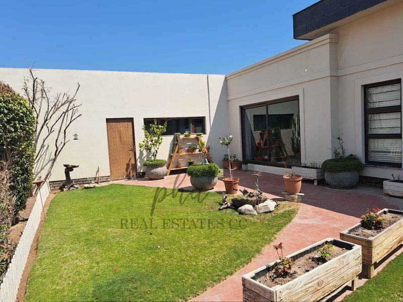 A remarkable Find!!!   Spacious 5 bedr family home with LOTS of garage space for sale in Meersig, Walvis Bay   selling for N$4.2 mil - Photo 2