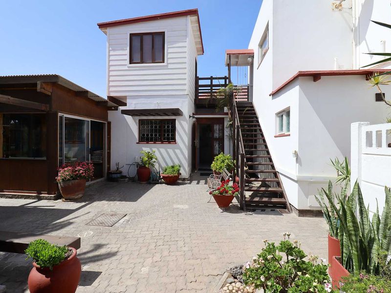 Unique Sea View House with Flats for Sale, Swakopmund - Photo 8