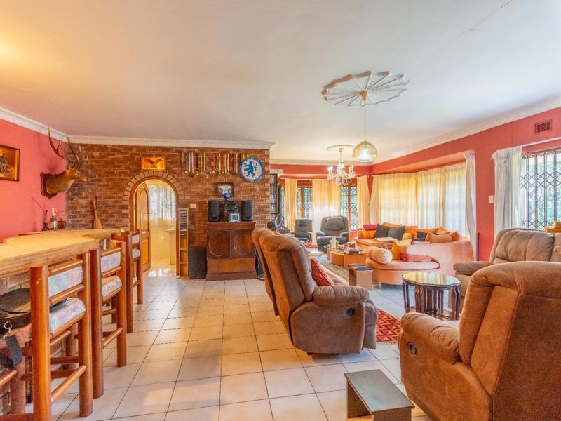 4 Bedroom home with granny flat in Chiltern Hills. - Photo 7