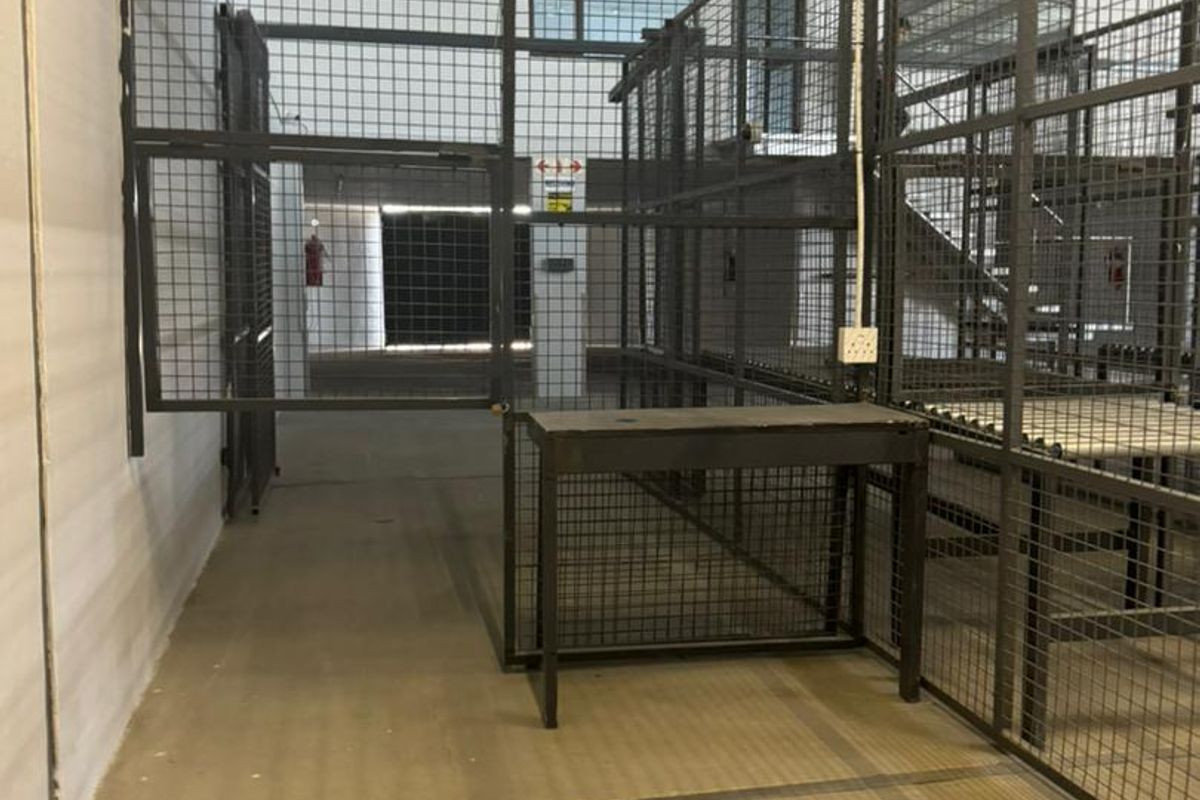 WAREHOUSE FOR SALE - Photo 5