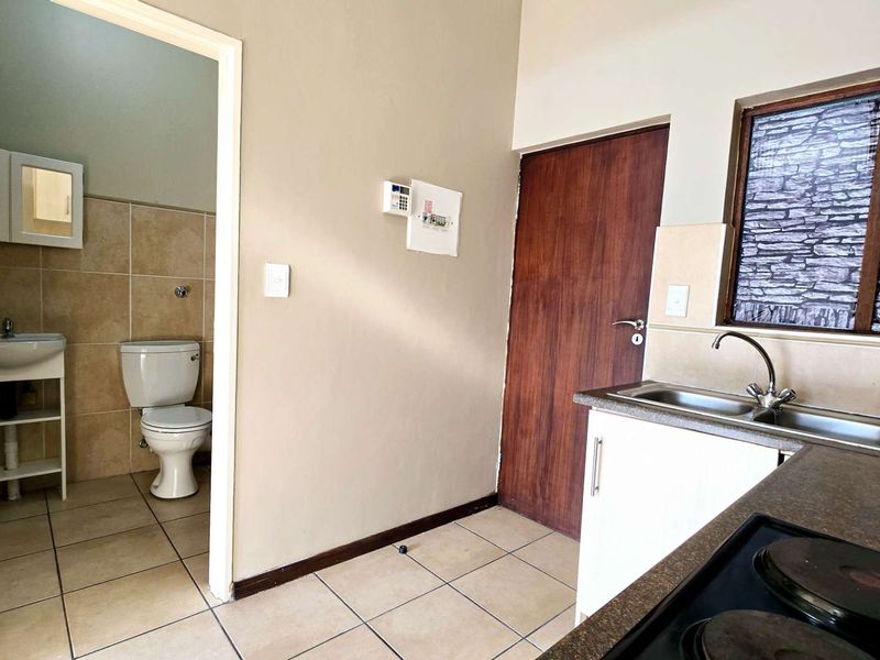 Loft Apartment in a Secure Complex - Photo 7