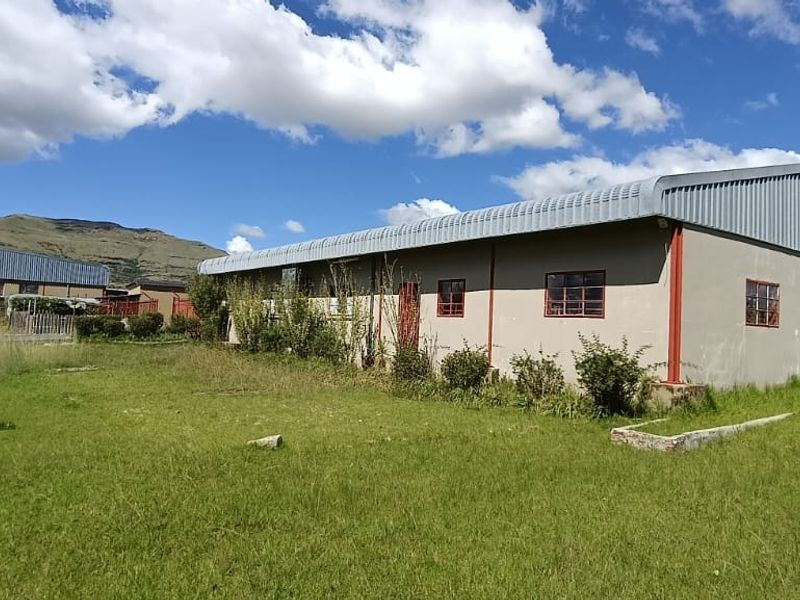 LARGE PROPARTY IDEAL FOR A ETREPRENEUR. NEXT TO FACTORY. - Photo 3