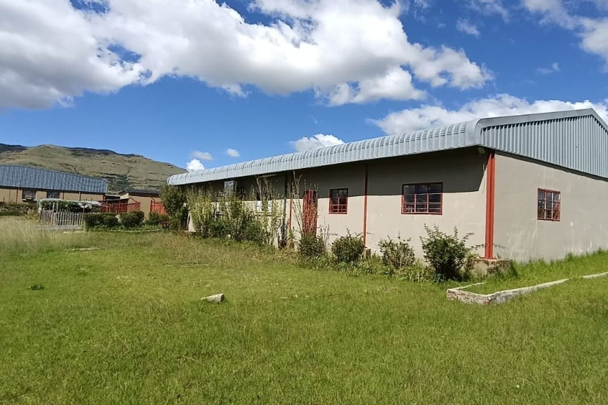 LARGE PROPARTY IDEAL FOR A ETREPRENEUR. NEXT TO FACTORY. - Photo 3