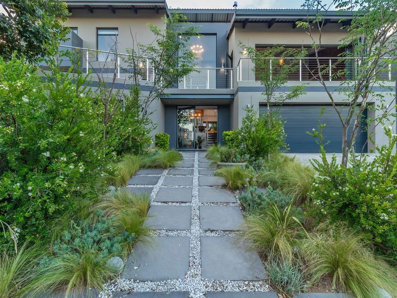 Modern day charm - Photo 2